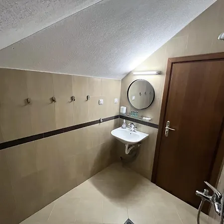 One Bedroom 602 In Rila Park Apartment Borowez
